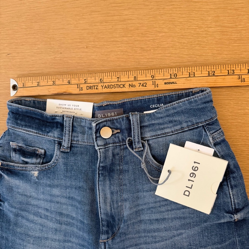 DL1961 Cecelia Classic Shorts - Picture 6 of 9